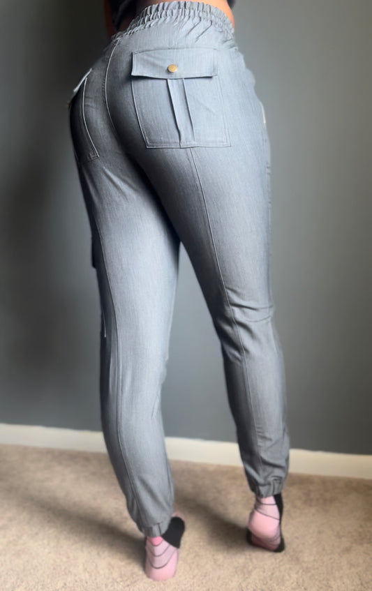 Gray jogger pants (runs small)